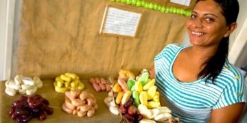 Quitéria Lúcia diz que passou a observar a vida de outra forma após se inserir no grupo de mulheres (Foto: Jonathan Lins / G1)