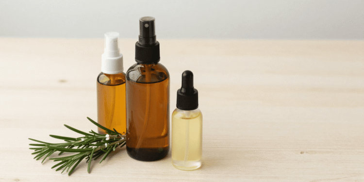 Finalizador natural para o cabelo com oleos essenciais em frasco borrifador ambar com alecrim