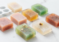 Sabonetes de glicerina coloridos e translúcidos feitos com base melt and pour