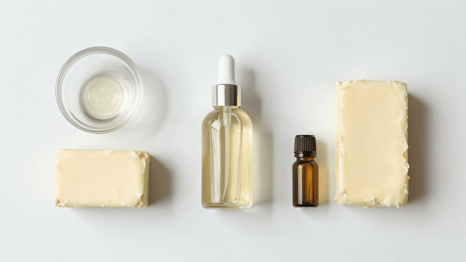 Ingredientes do hidratante: manteiga de karite, oleo vegetal e oleo essencial