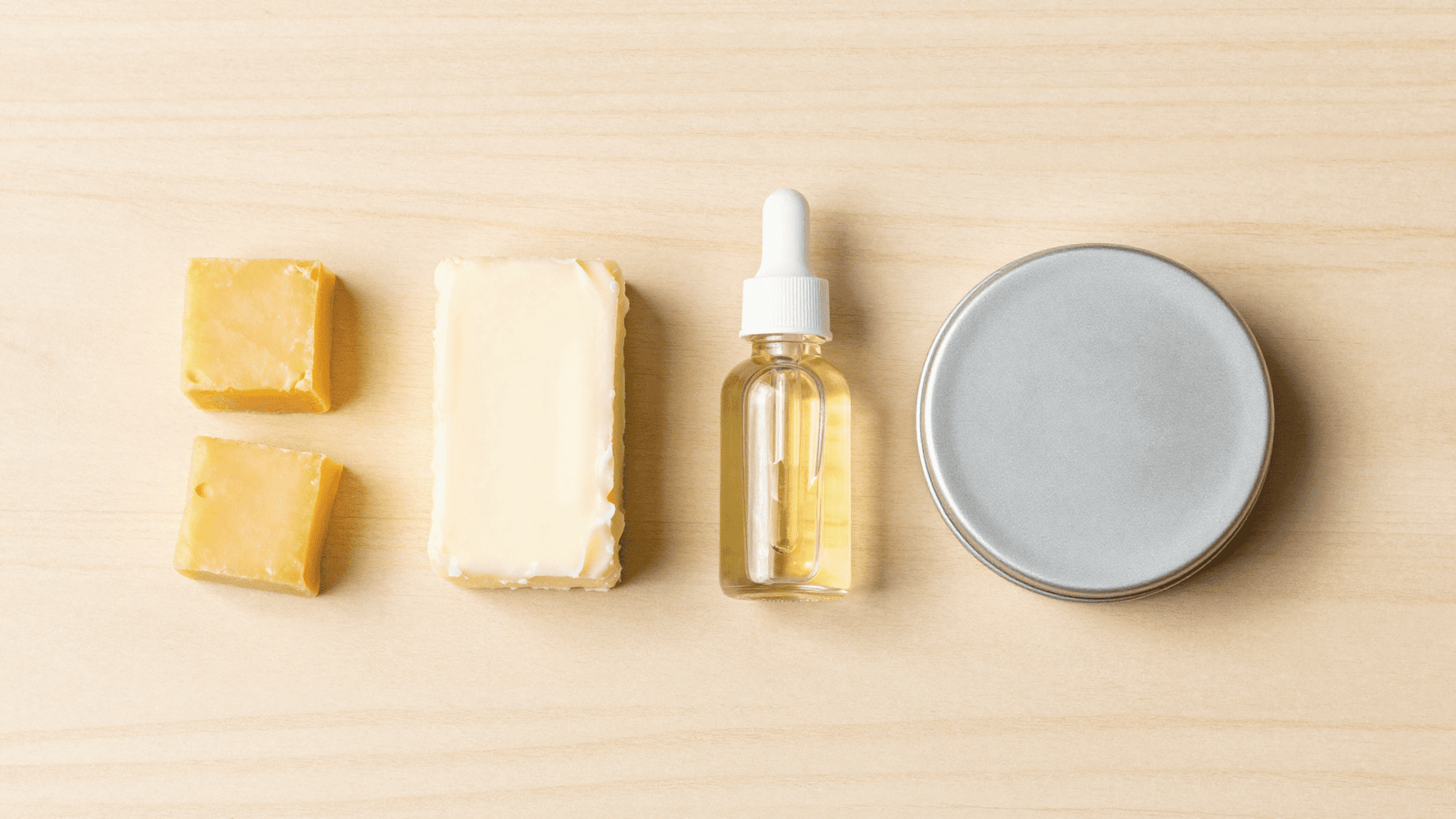 Ingredientes do perfume solido: cera de abelha, manteiga de cacau, oleo de amendoas e latinha vazia