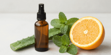 Spray pos-sol caseiro em frasco spray com aloe vera, hortela e laranja