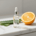 Serum facial caseiro de acido hialuronico e vitamina C em frasco conta-gotas com aloe e laranja